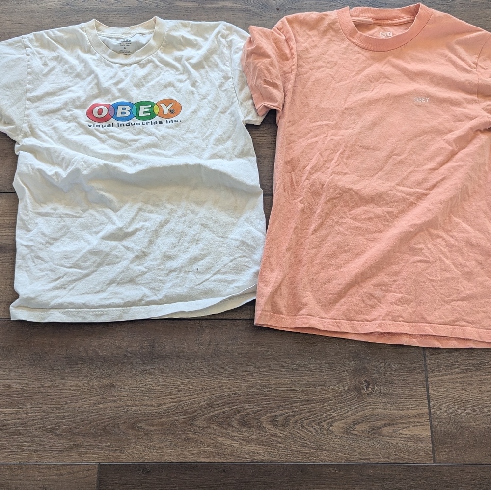 Two Obey t-shirts size S